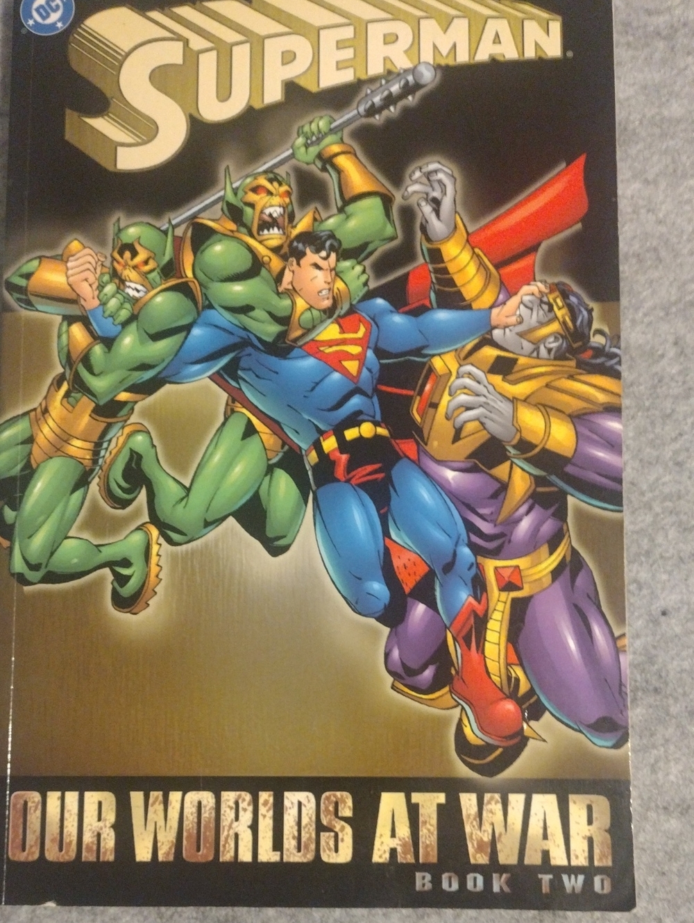 Superman 'Our Worlds at War' GRAPHIC NOVEL - FEATURING SUPERMAN DC265 PAGES